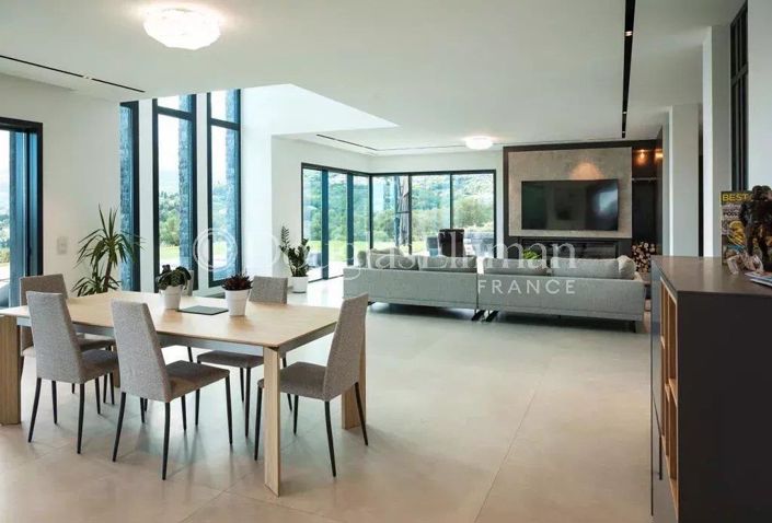 Image No.7-5 Bed House for sale