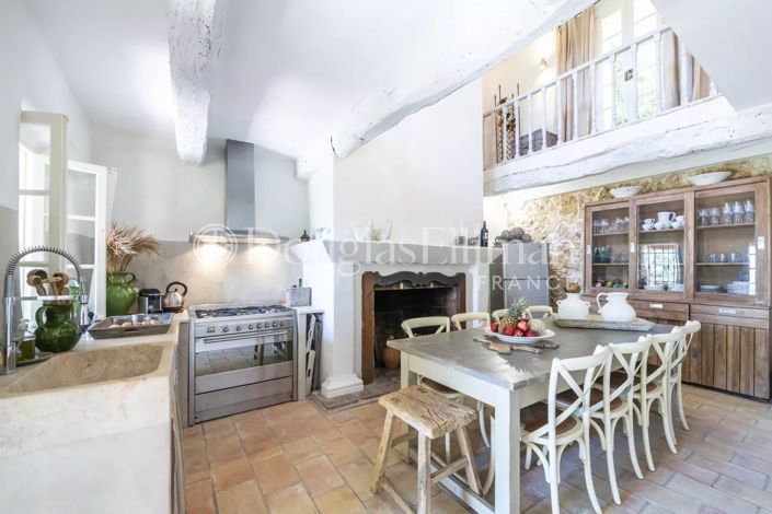 Image No.6-5 Bed House for sale