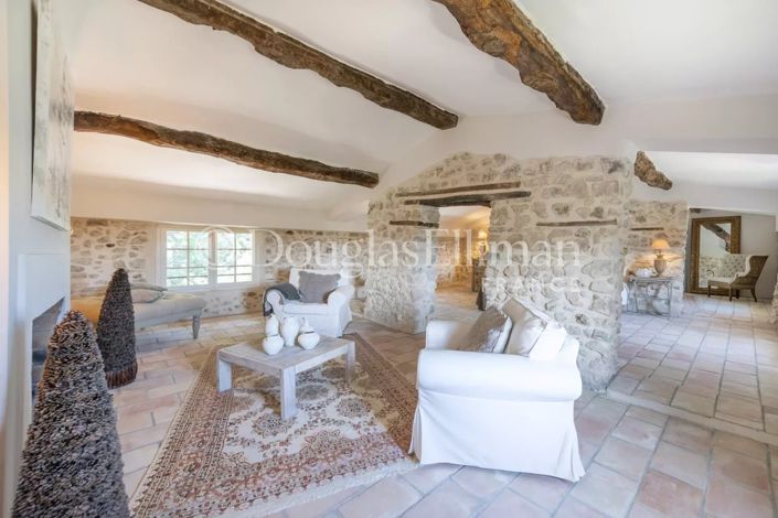 Image No.8-5 Bed House for sale