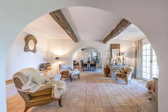 Image No.9-5 Bed House for sale