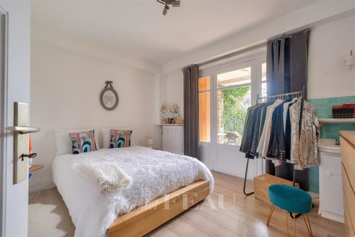 Image No.18-7 Bed House for sale