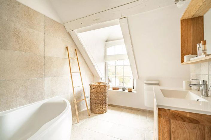 Image No.9-3 Bed House for sale