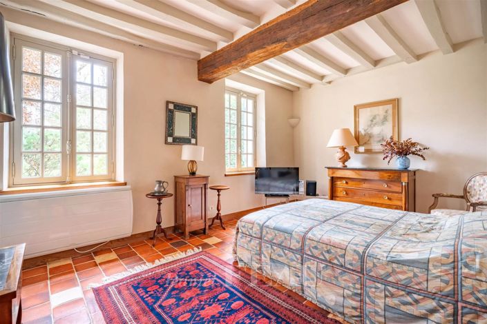 Image No.8-5 Bed House for sale