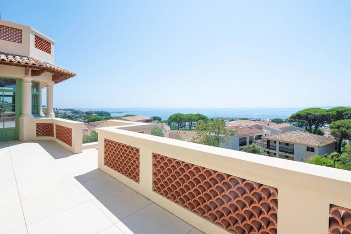 Image No.10-5 Bed House for sale
