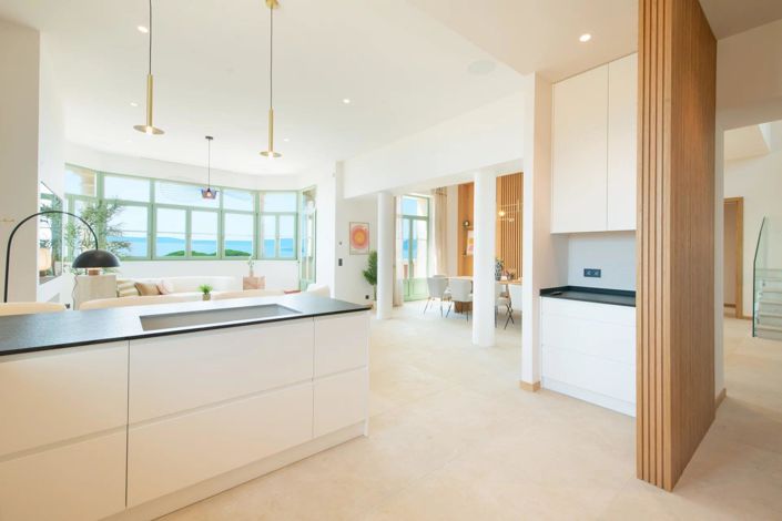 Image No.6-5 Bed House for sale