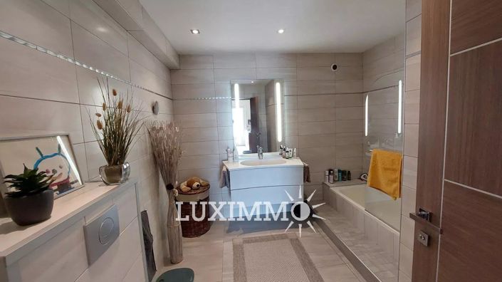 Image No.7-2 Bed House for sale