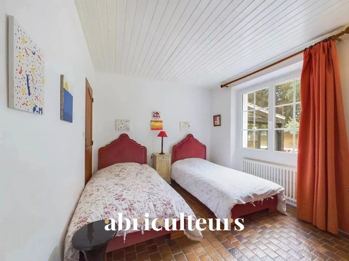 Image No.10-6 Bed House for sale