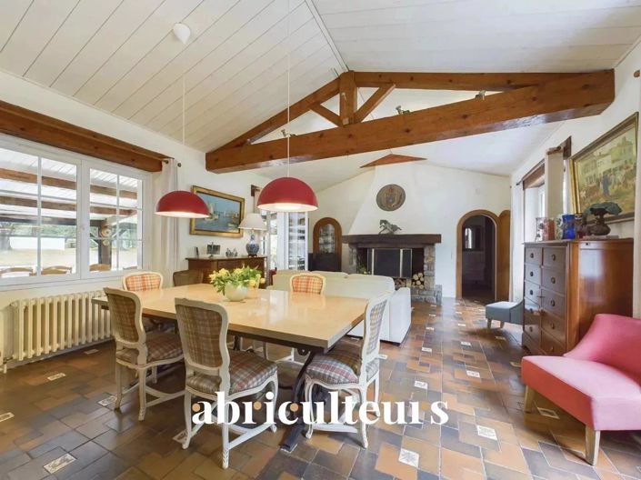 Image No.6-6 Bed House for sale