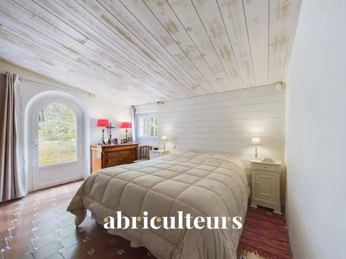 Image No.8-6 Bed House for sale