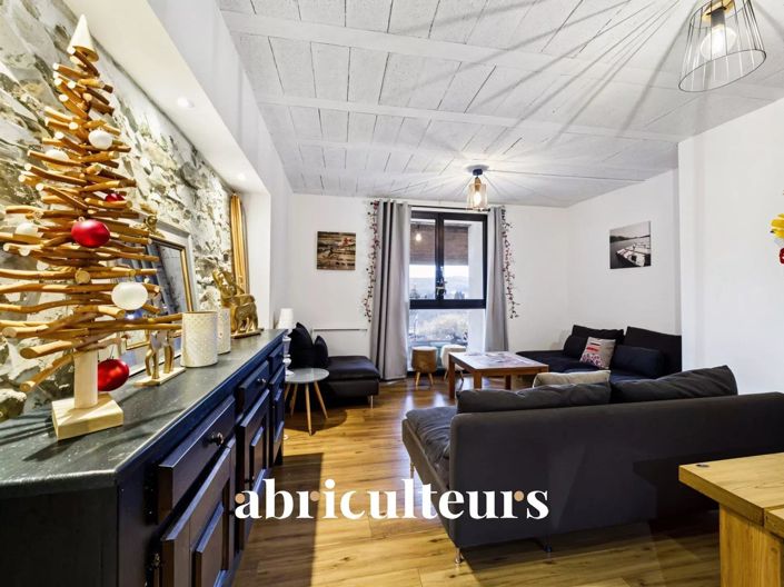 Image No.5-8 Bed House for sale