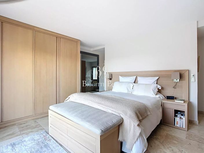 Image No.11-6 Bed House for sale