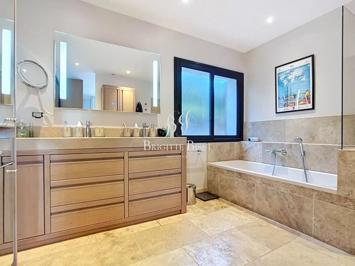 Image No.13-6 Bed House for sale