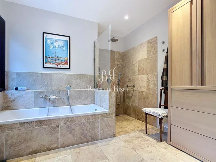 Image No.14-6 Bed House for sale