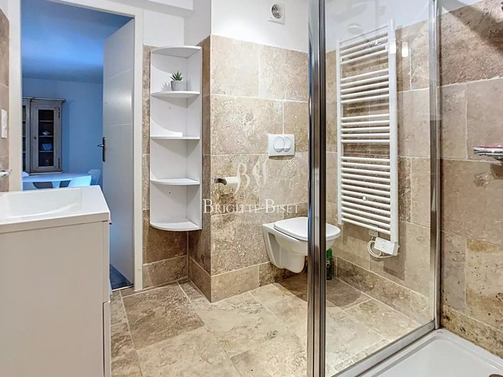 Image No.17-6 Bed House for sale