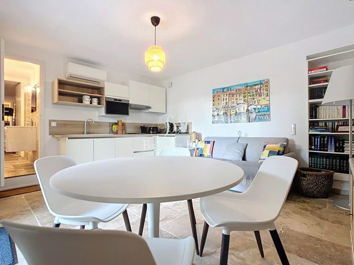 Image No.18-6 Bed House for sale