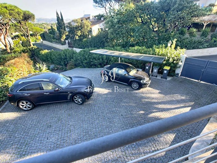 Image No.21-6 Bed House for sale