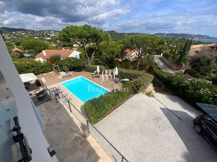 Image No.5-6 Bed House for sale