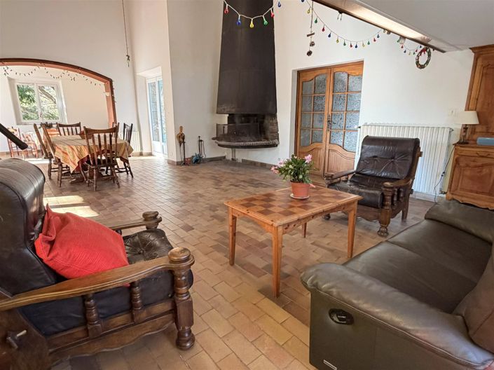 Image No.29-8 Bed House for sale