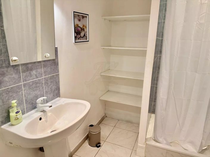 Image No.33-8 Bed House for sale