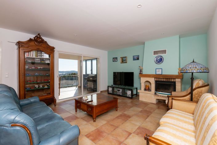 Image No.7-5 Bed House for sale