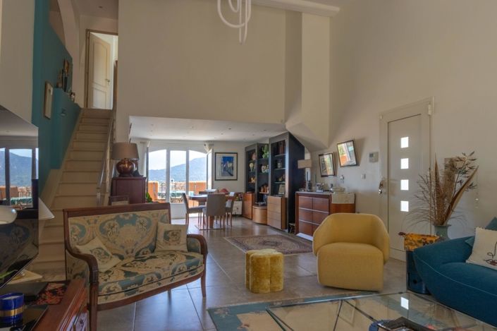 Image No.2-4 Bed House for sale