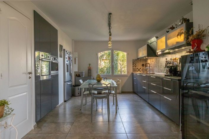 Image No.6-4 Bed House for sale