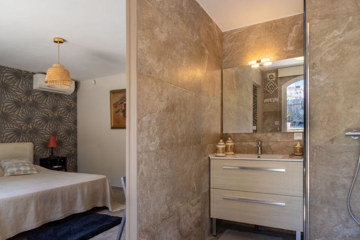 Image No.7-4 Bed House for sale