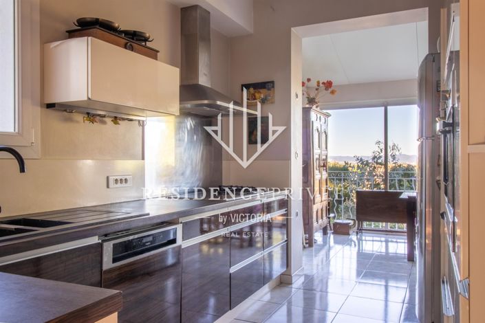 Image No.5-5 Bed House for sale