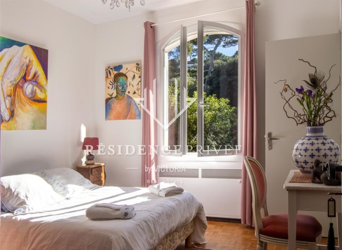 Image No.6-5 Bed House for sale