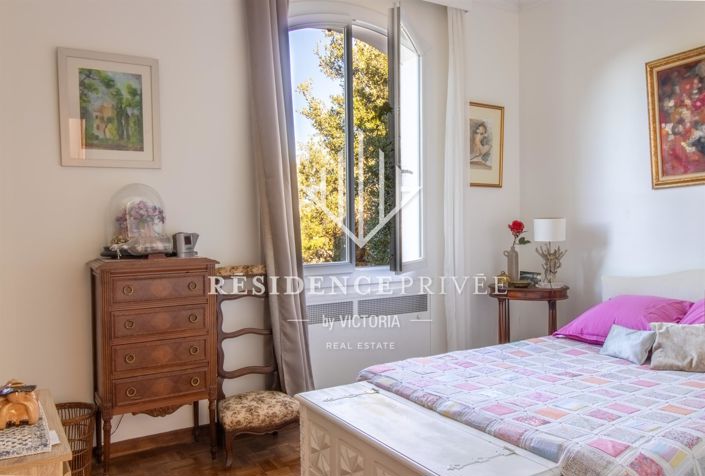 Image No.8-5 Bed House for sale