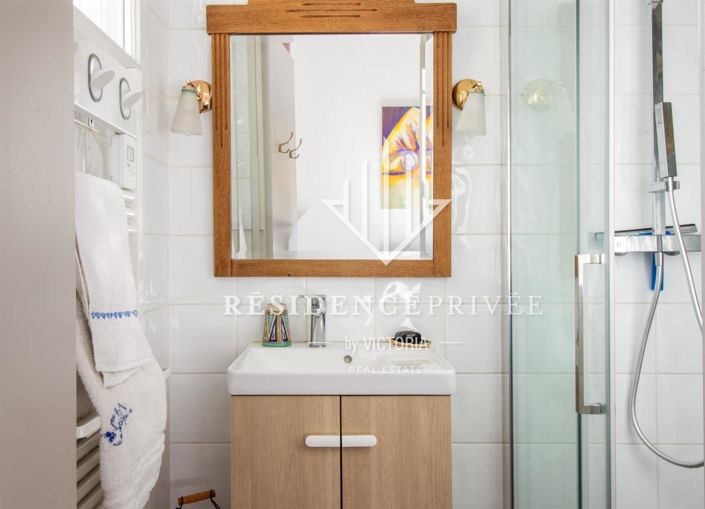 Image No.9-5 Bed House for sale