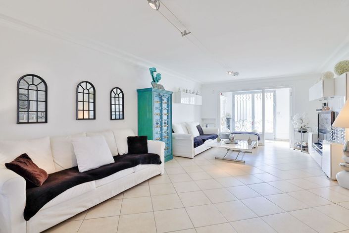 Image No.4-5 Bed House for sale