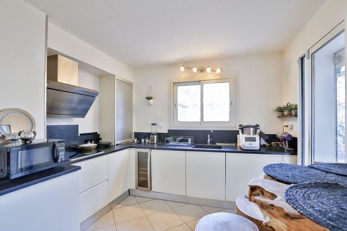 Image No.5-5 Bed House for sale