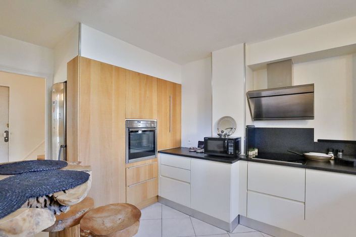 Image No.6-5 Bed House for sale