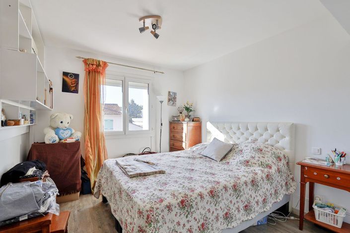 Image No.9-5 Bed House for sale