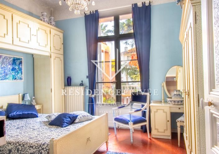 Image No.6-6 Bed House for sale