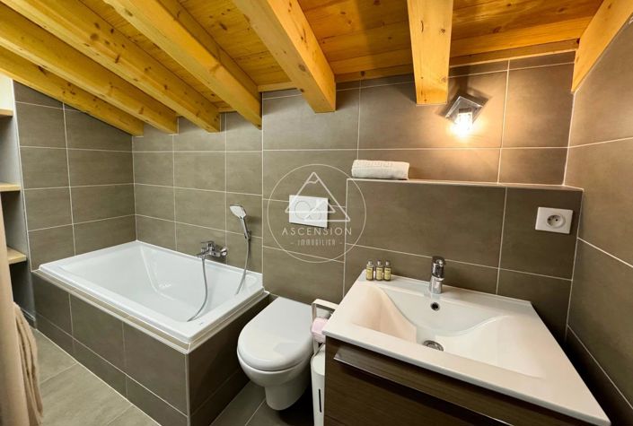 Image No.17-5 Bed House for sale