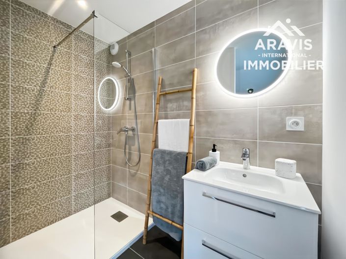 Image No.8-3 Bed Property for sale