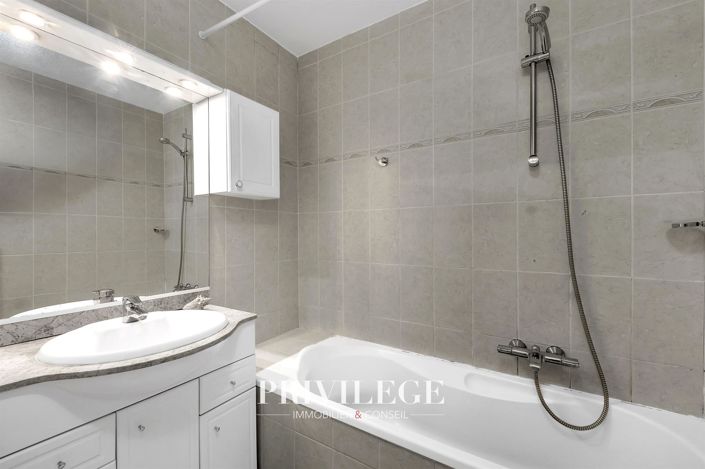 Image No.21-3 Bed House for sale