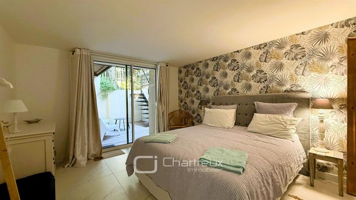 Image No.8-8 Bed House for sale
