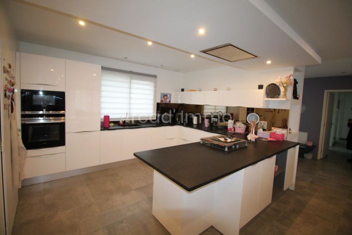 Image No.2-3 Bed House for sale