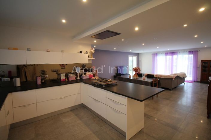 Image No.3-3 Bed House for sale