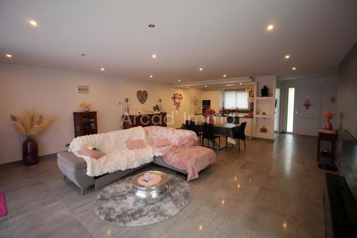 Image No.5-3 Bed House for sale