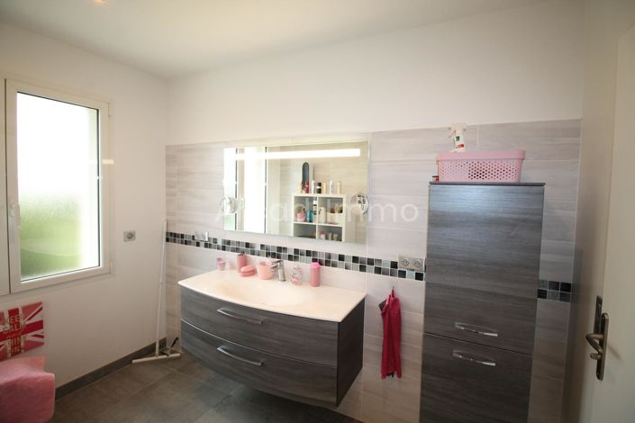 Image No.6-3 Bed House for sale