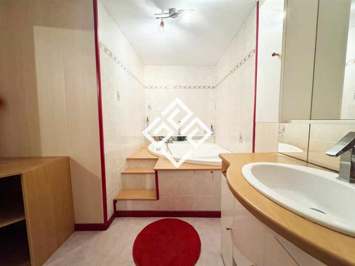 Image No.11-2 Bed House for sale