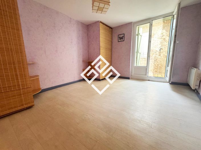 Image No.8-2 Bed House for sale