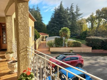 1 - Auch, House