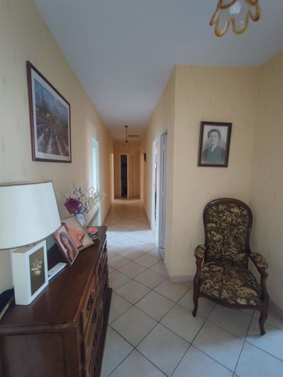 Image No.19-4 Bed House for sale