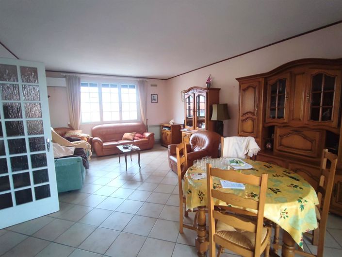 Image No.8-4 Bed House for sale