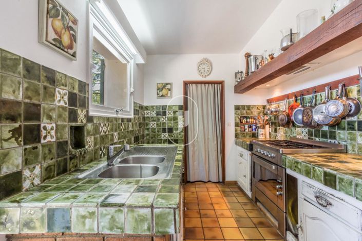 Image No.10-5 Bed House for sale